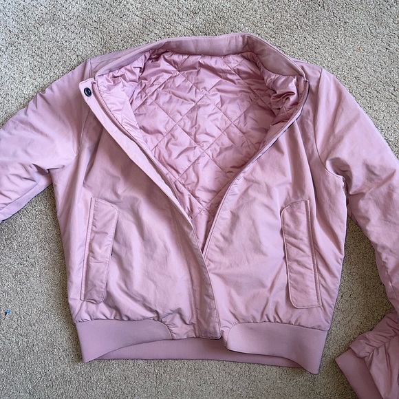 Lululemon Non Stop Bomber Jacket
Reversible in Spiced Chai sz Medium 6-8 - Picture 3 of 6